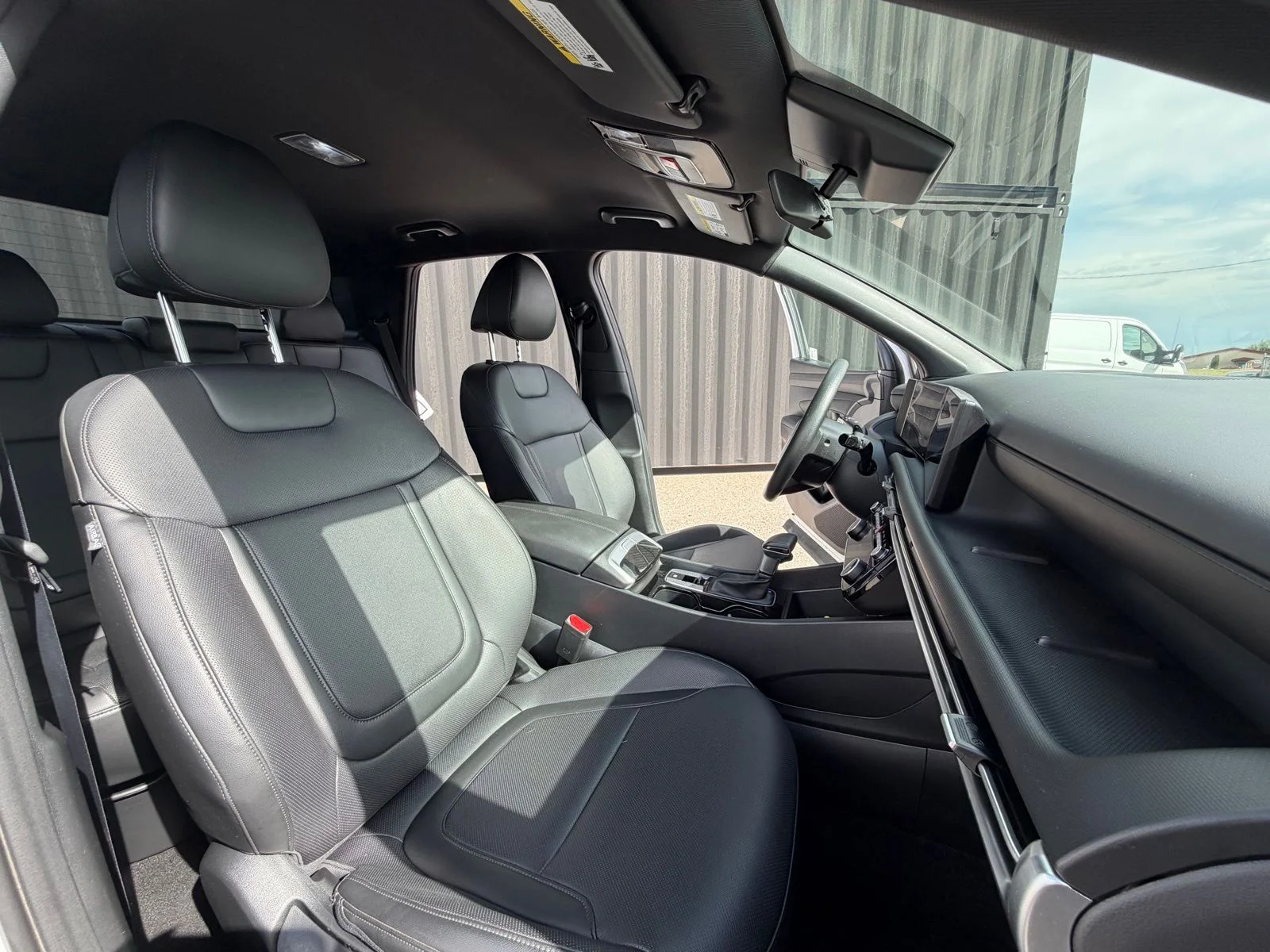 Used 2025 White Hyundai SEL image 30