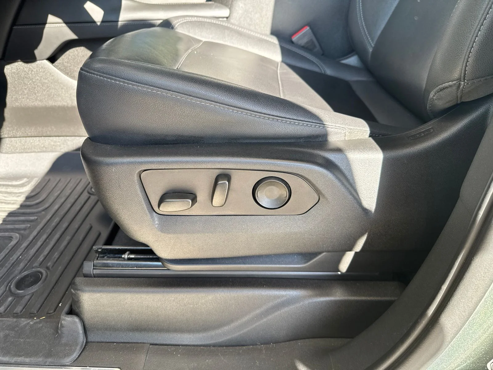 Used 2023 Green Chevrolet LT image 9