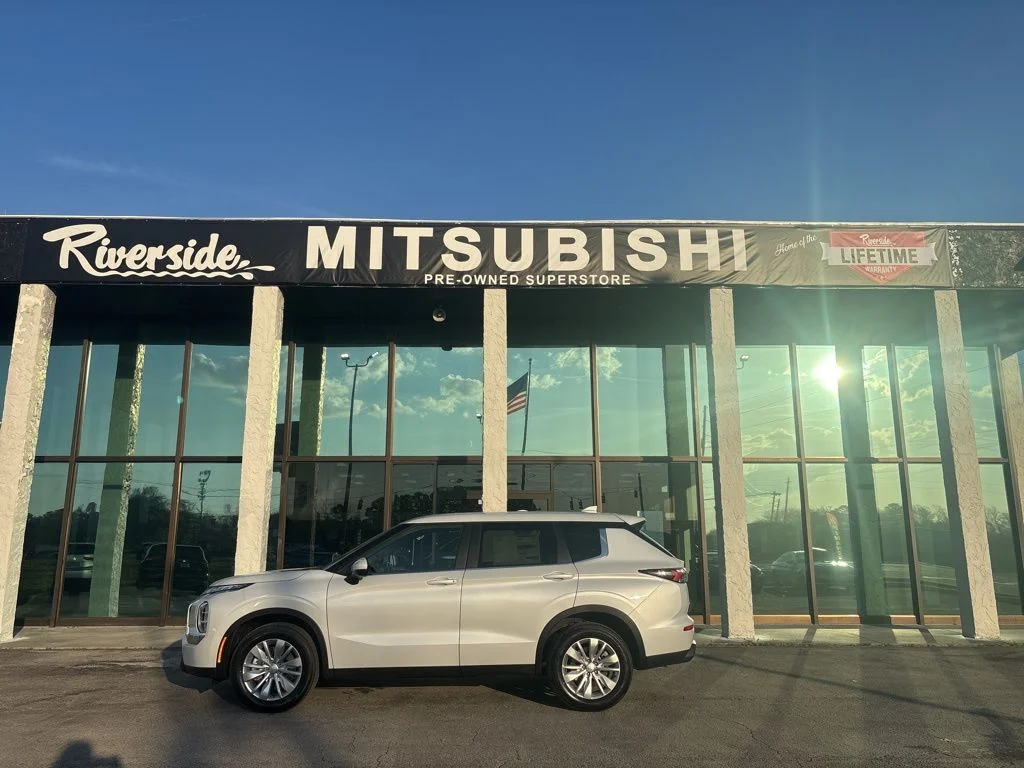 2026 Mitsubishi Outlander ES FWD's photo