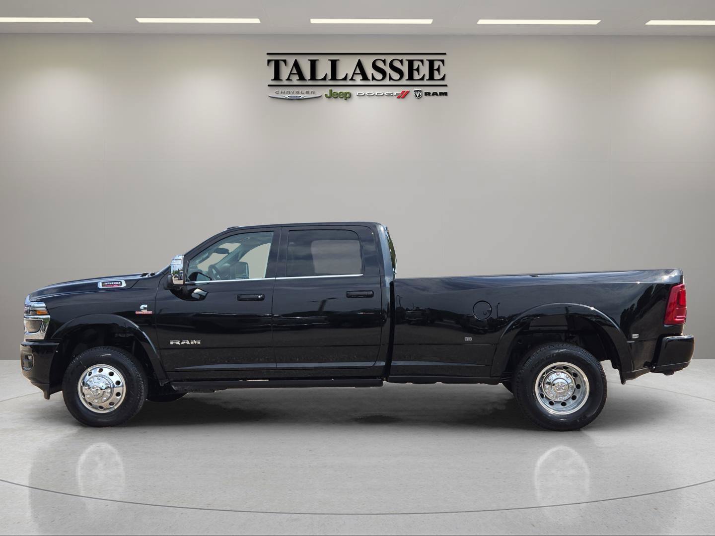 New 2026 Diamond Black Crystal Pearlcoat Ram Limited image 14