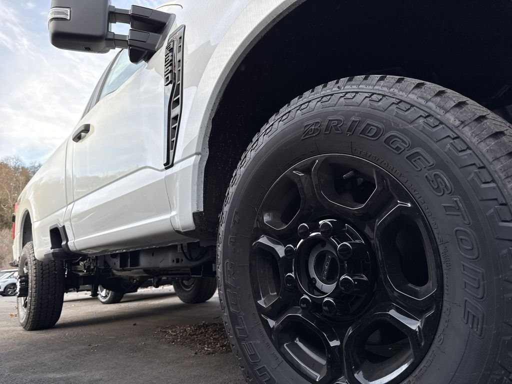 New 2025 Oxford White Ford F-350® XL image 7