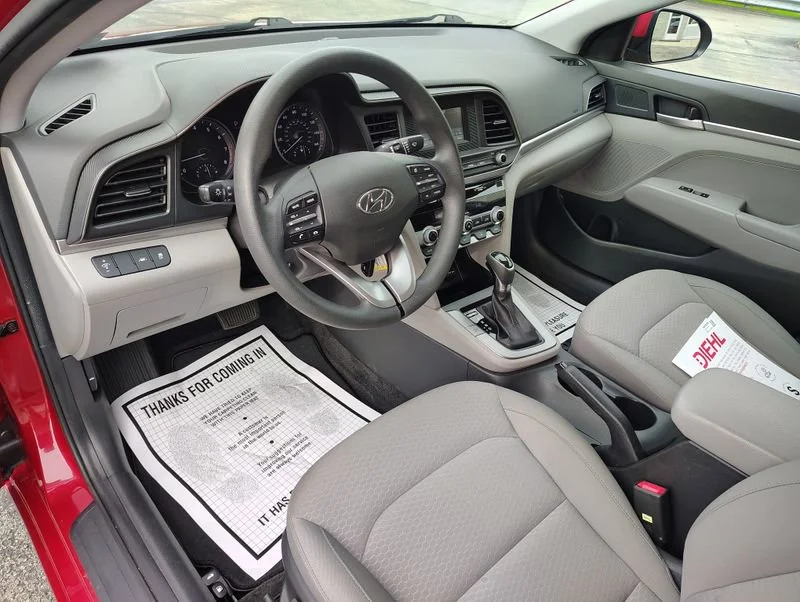 Used 2020 Red Hyundai SE image 13
