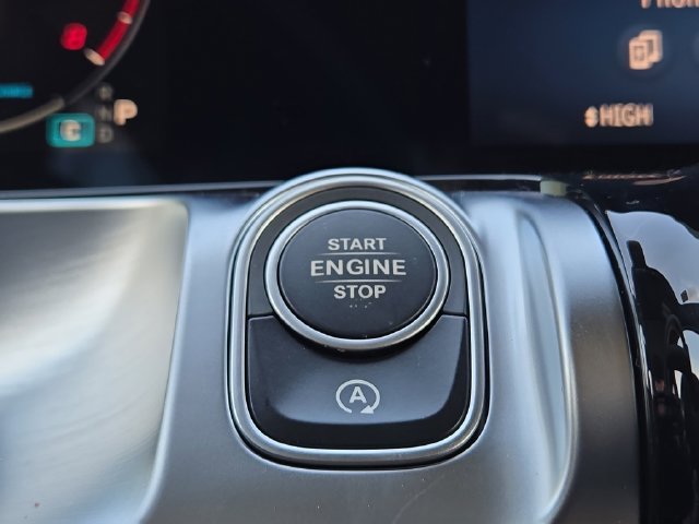 New 2026 Polar White Mercedes-Benz GLB250 image 10