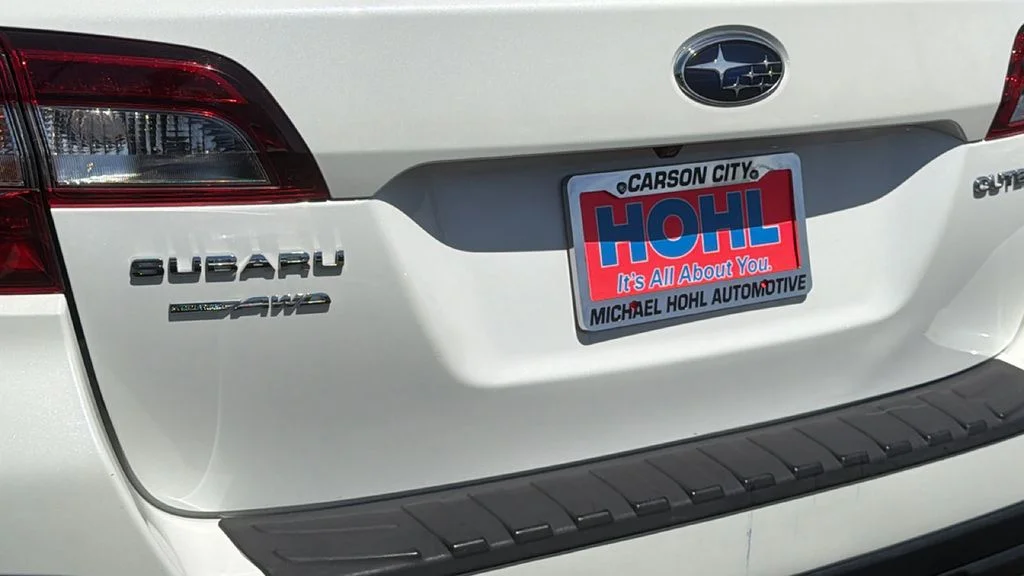Used 2018 Crystal White Pearl Subaru 2.5i Premium image 28