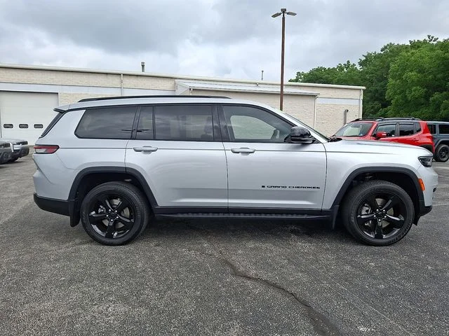 Certified Used 2024 Silver Jeep Altitude X image 12