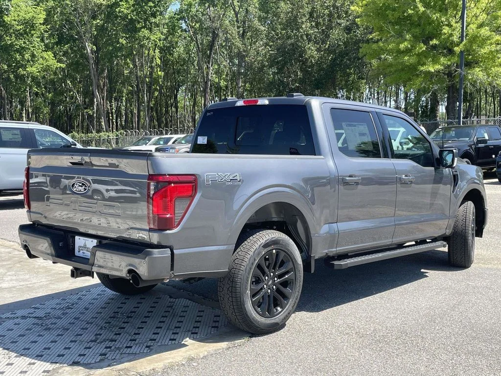 New 2026 Carbonized Gray Metallic Ford XLT image 3