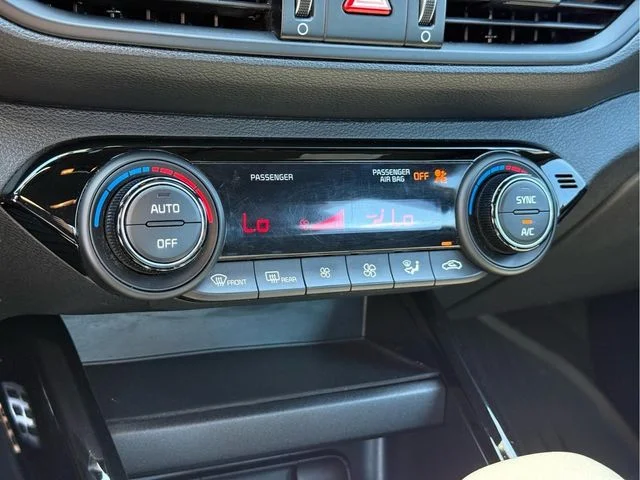 Used 2023 White Kia GT-Line image 29