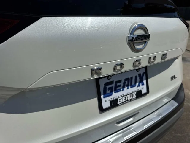 Used 2021 White Nissan SL image 20