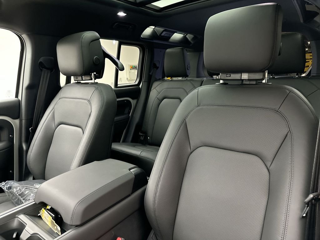 New 2026 Borasco Grey Metallic Land Rover X-Dynamic SE image 10