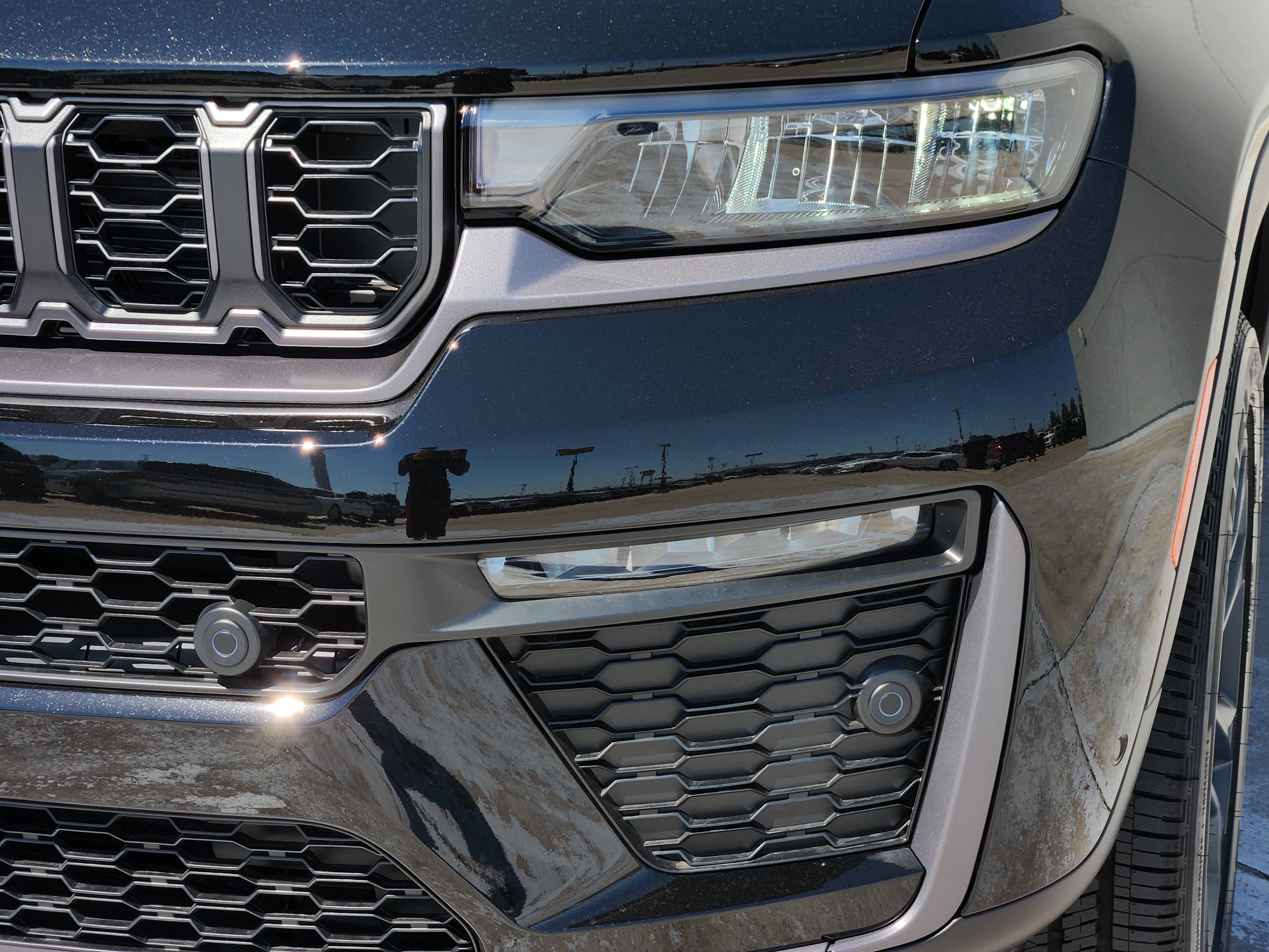 New 2026 Diamond Black Crystal Pearl-Coat Exterior Paint Jeep 85th Anniversary Edition image 6