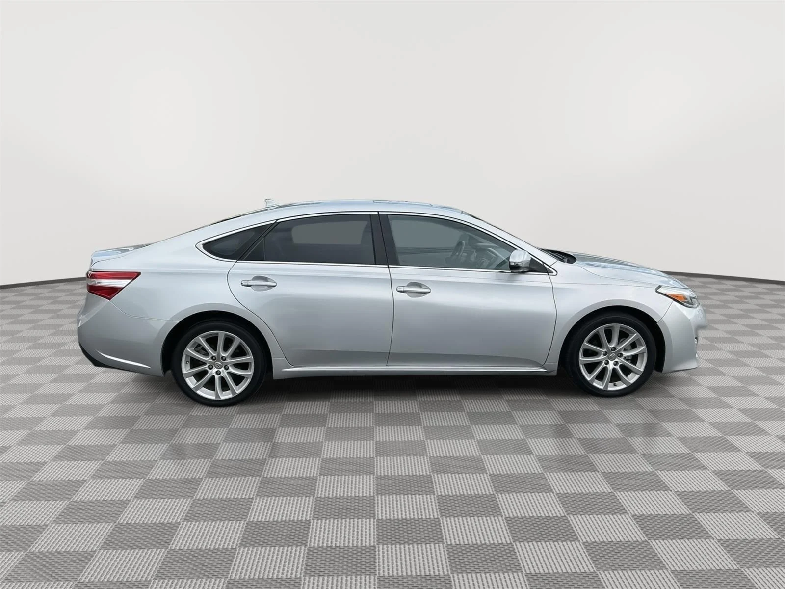 Used 2013 Classic Silver Metallic Toyota Limited image 23