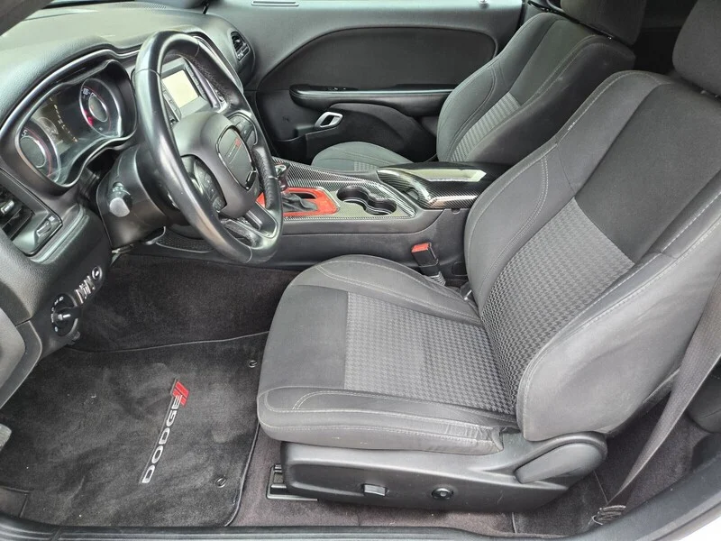 Used 2016 Bright White Clearcoat Dodge SXT image 6