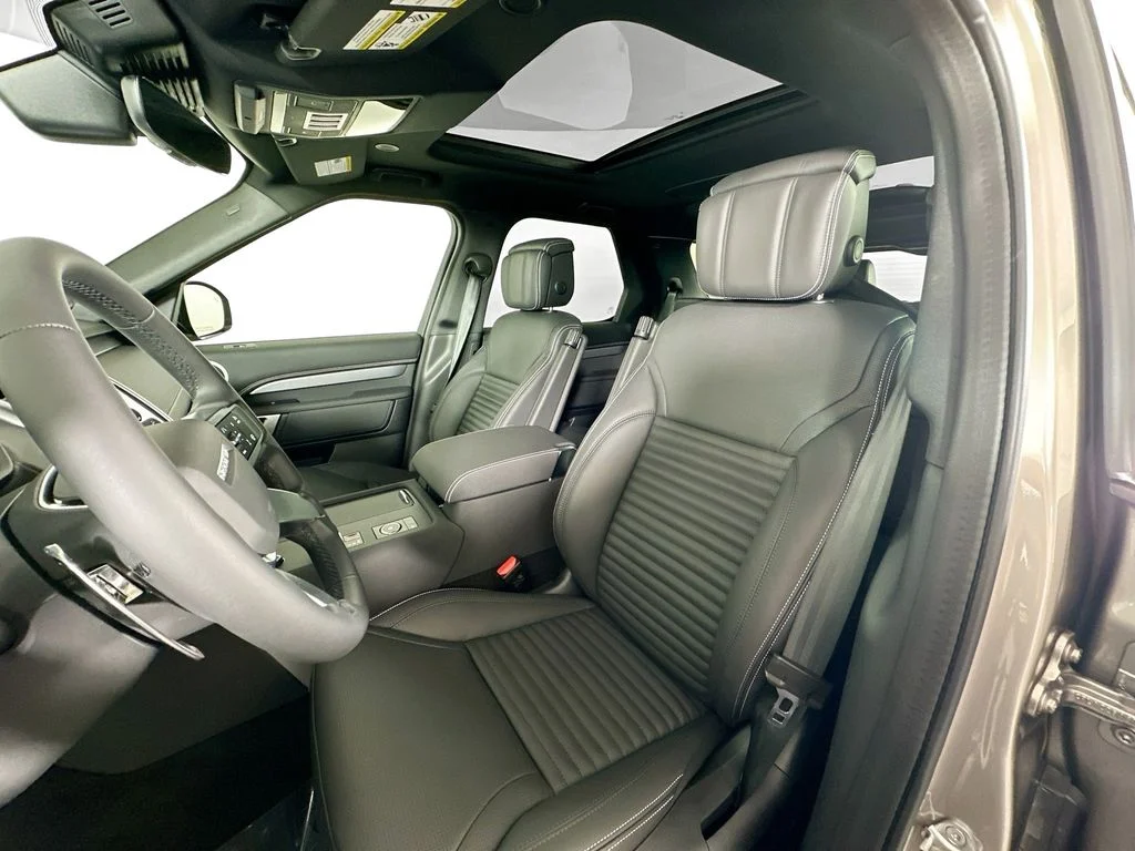2025 Land Rover Discovery Dynamic SE - Photo 10