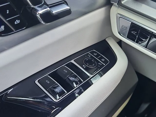 2026 Cadillac VISTIQ Sport - Photo 18