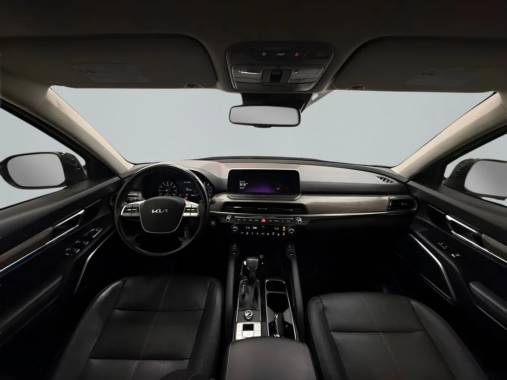 Used 2022 Black Kia EX image 16