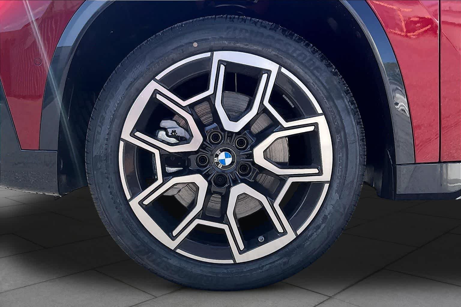 Used 2026 Vegas Red Metallic BMW xDrive28i image 11