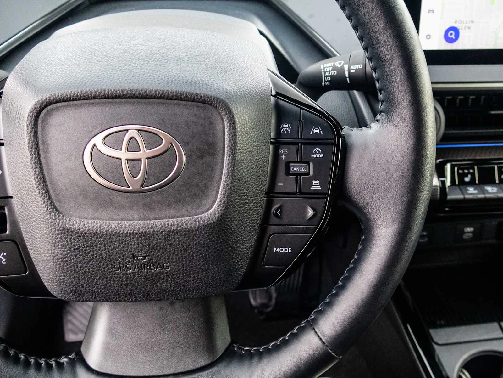 Used 2025 Guardian Gray Toyota XLE image 37