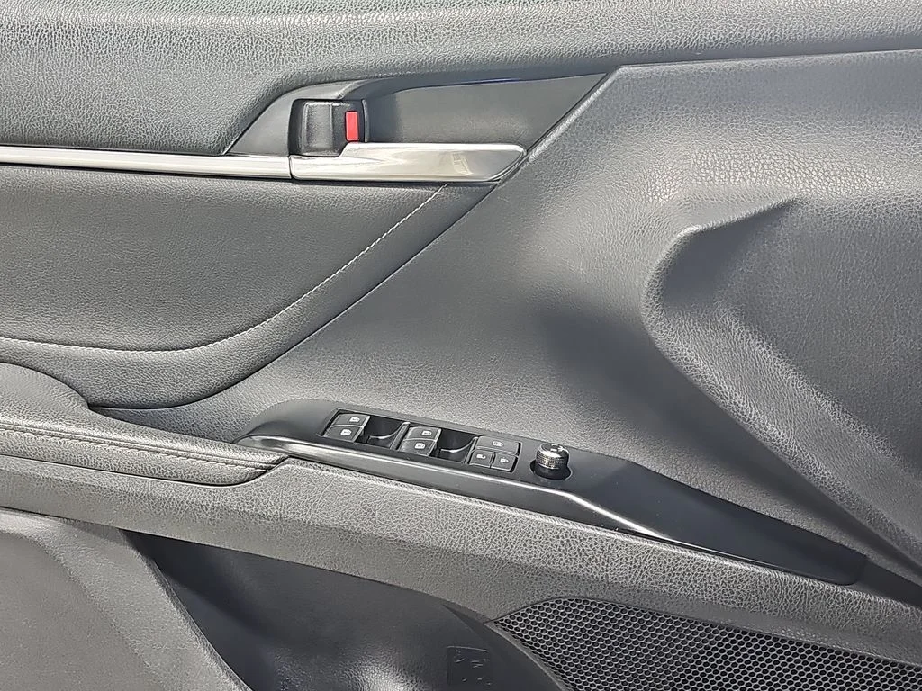 Used 2018 Beige Toyota XSE V6 image 29