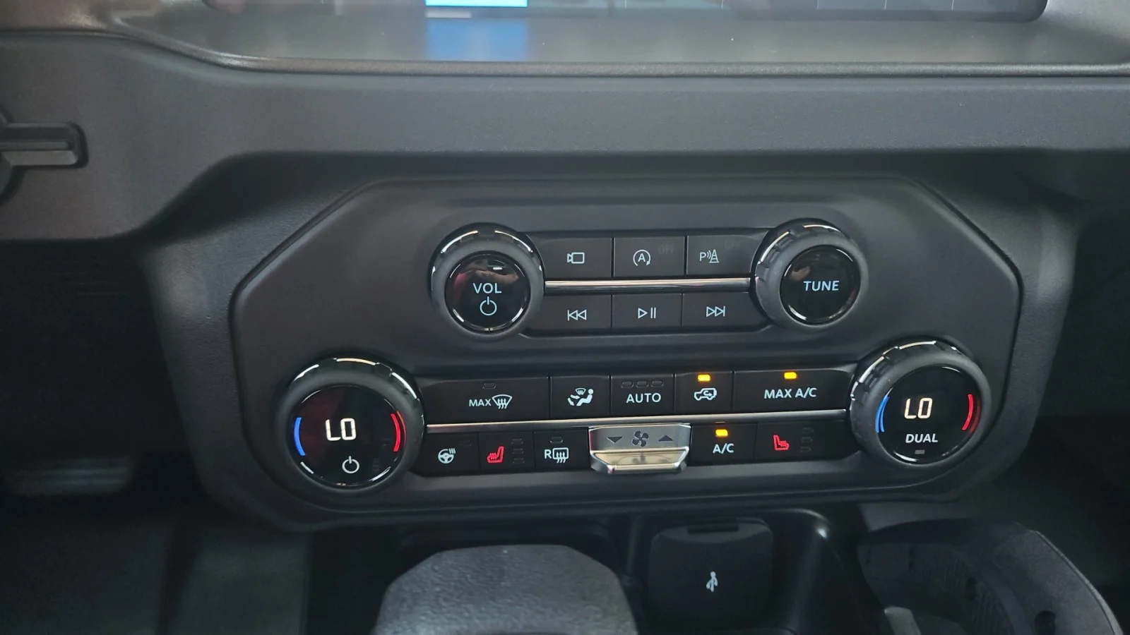 New 2026 Oxford White Ford Badlands 4WD image 19