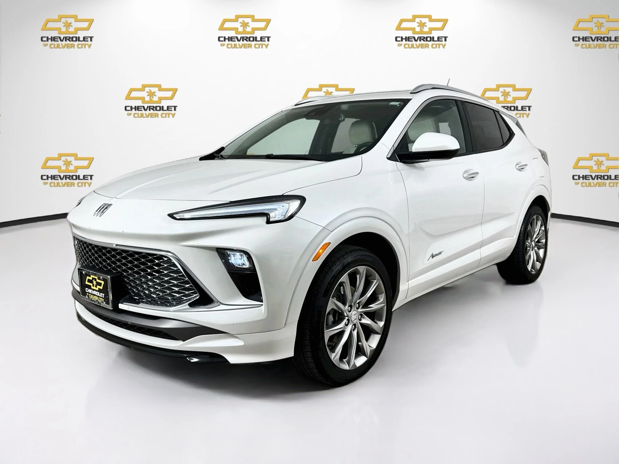 Used 2024 White Frost Tricoat Buick Avenir image 3