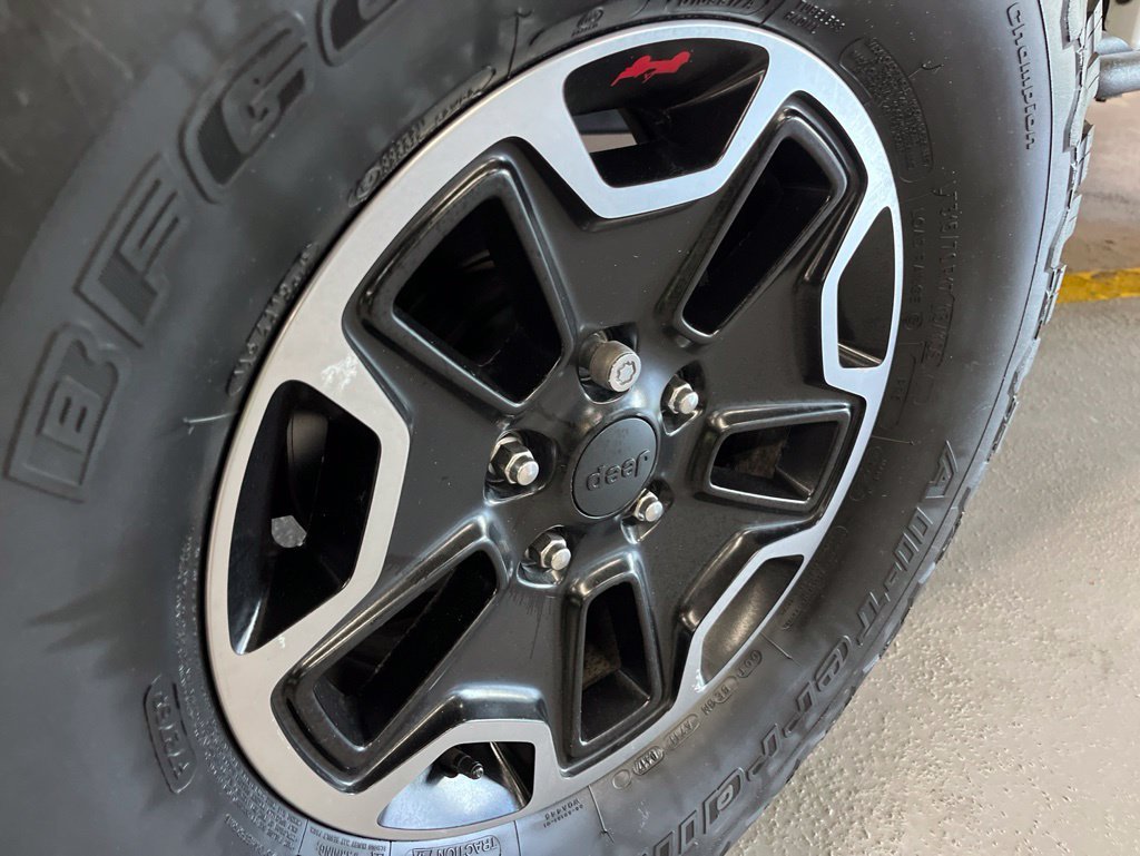 Used 2017 Bright White Clearcoat Jeep Rubicon image 12
