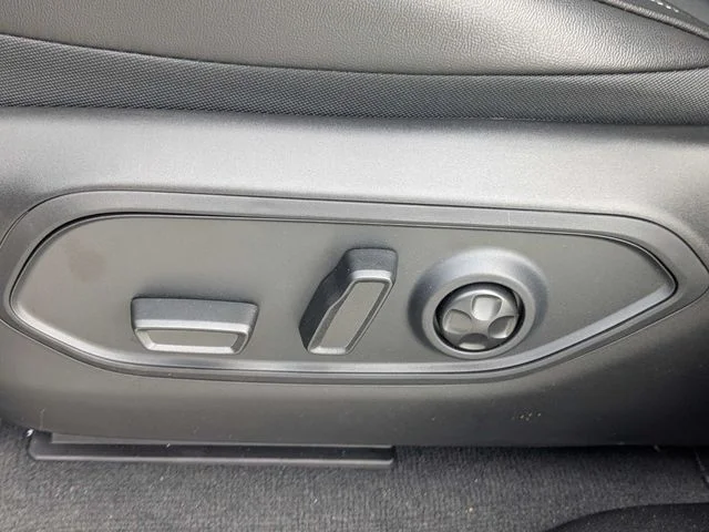 New 2026 Silver Zynith Exterior Paint Jeep Altitude image 19