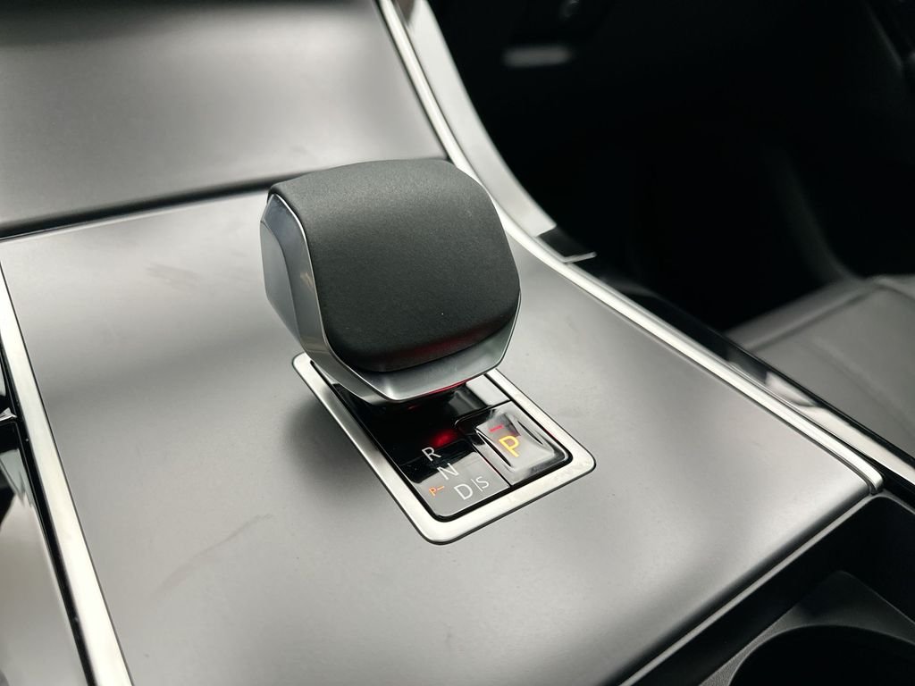 New 2026 Santorini Black Metallic Land Rover S image 12