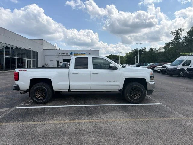 Used 2018 White Chevrolet LT image 2