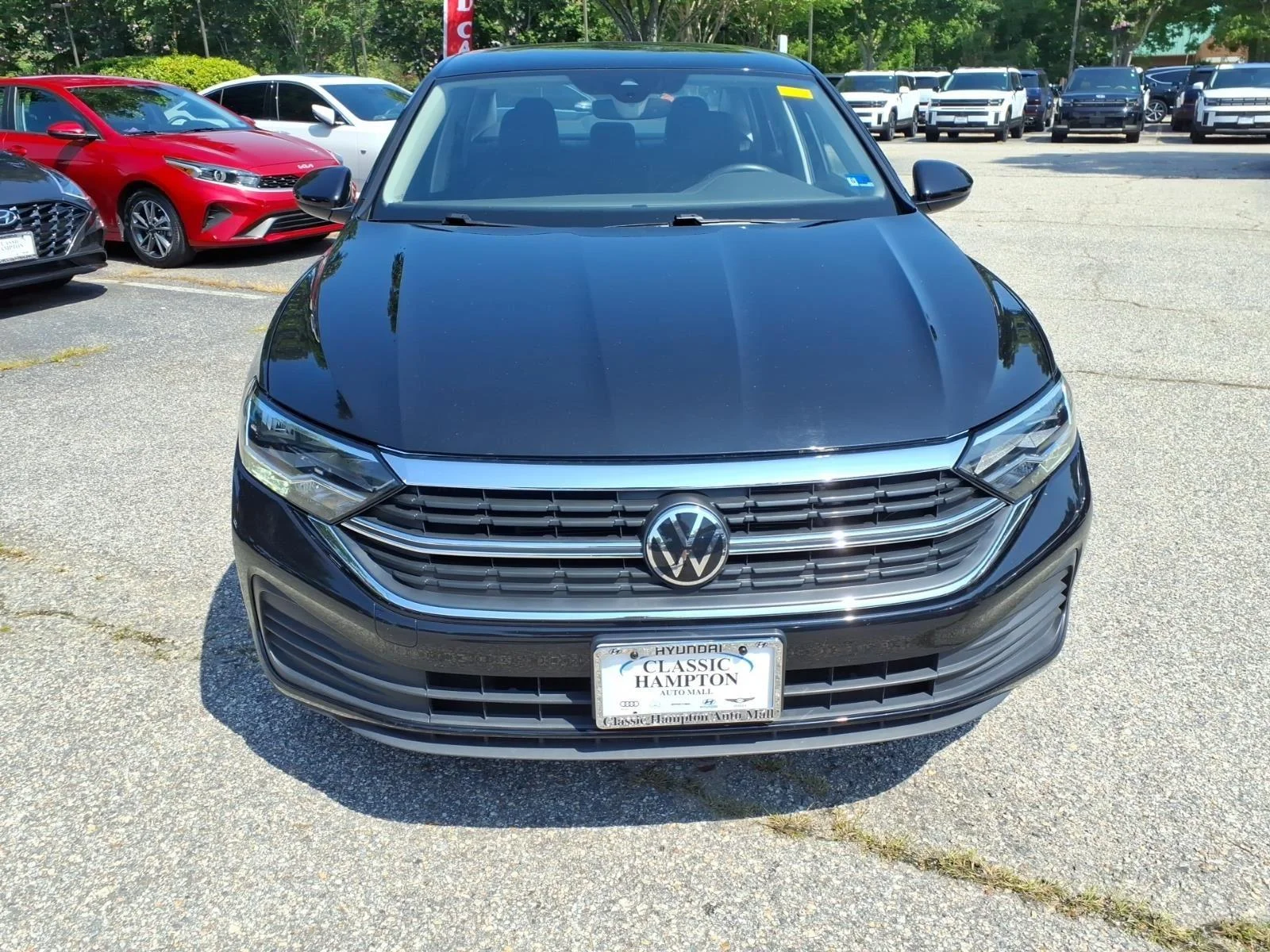 Used 2024  Volkswagen SE image 2