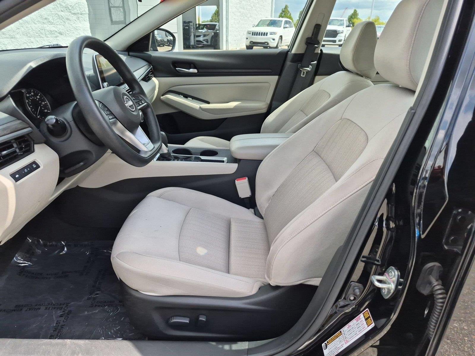 Used 2025 Super Black Nissan SV image 17