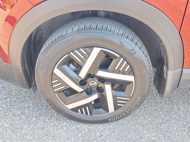 Used 2025 Red Nissan SV image 27