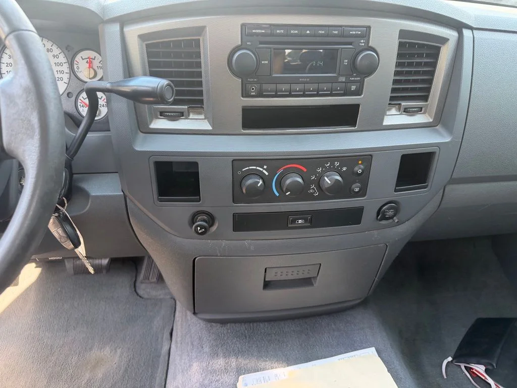 Used 2006 Black Dodge SLT image 22