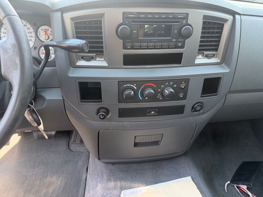 Used 2006 Black Dodge SLT image 22