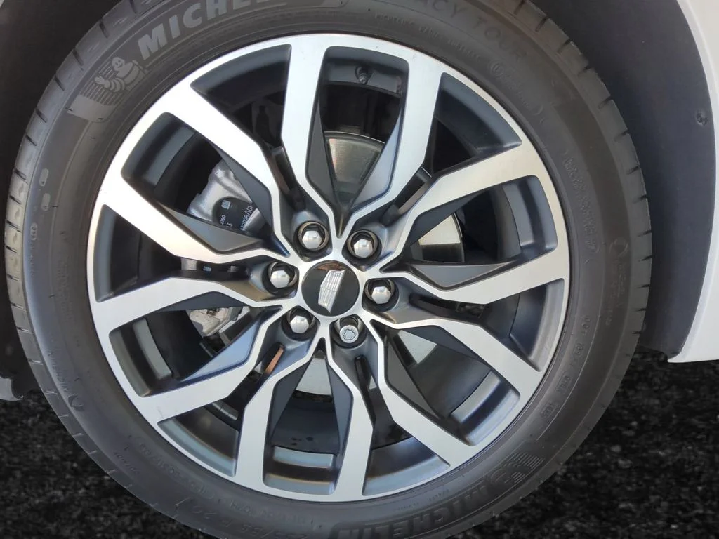 Used 2021 White Cadillac Sport image 27