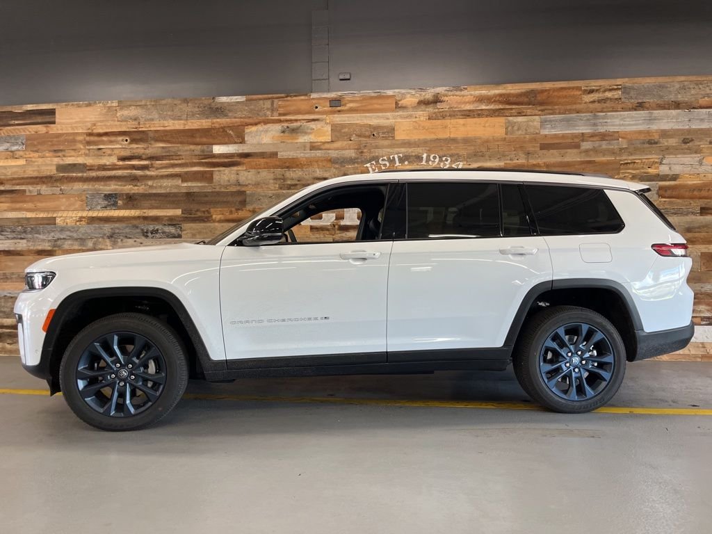 New 2026 Bright White Clear-Coat Exterior Paint Jeep Limited image 17