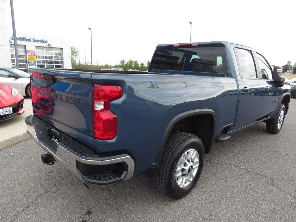 Used 2025 Lakeshore Blue Metallic Chevrolet LT image 6