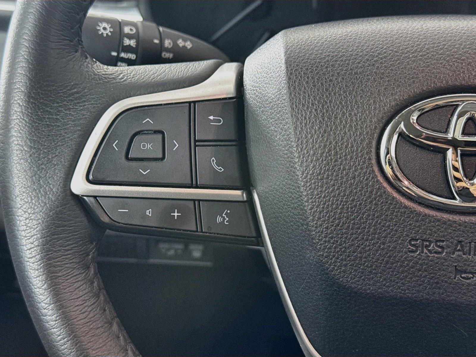 Certified Used 2025 Wind Chill Pearl Toyota XLE 8-Passenger image 18