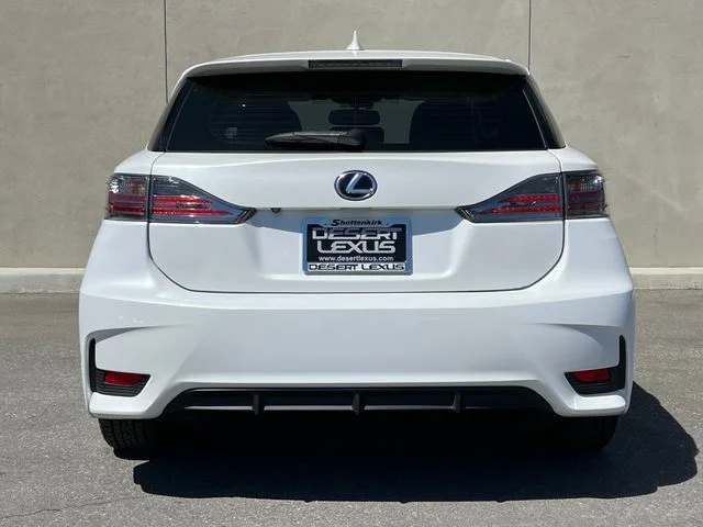 Used 2016 Eminent White Pearl Lexus  image 9