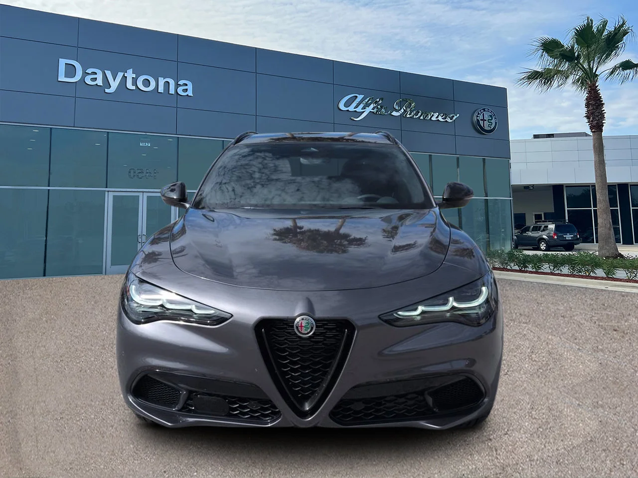New 2026 Vesuvio Gray Metallic Exterior Paint Alfa Romeo  image 8