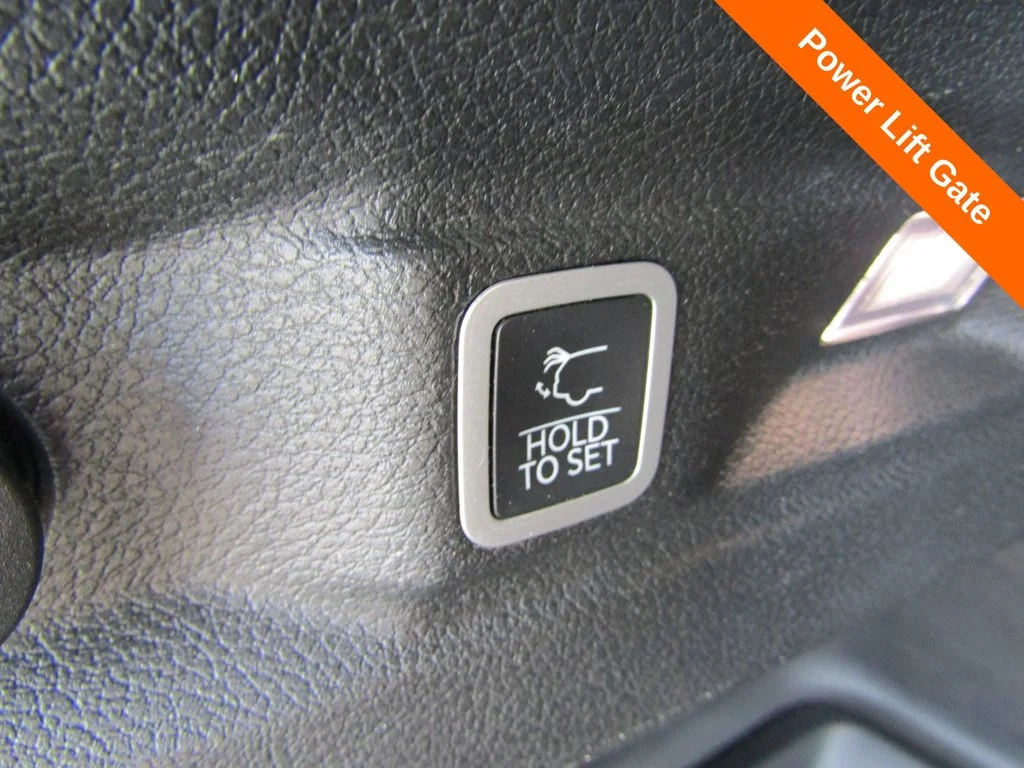 Used 2023 Silver Jeep Limited image 21