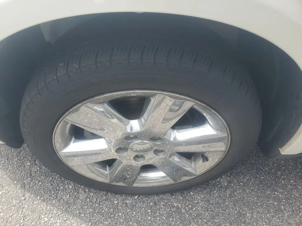 Used 2014 White Dodge Limited image 11