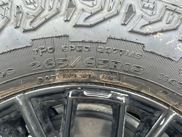 New 2026 Mosaic Black Metallic Chevrolet Z71 image 32