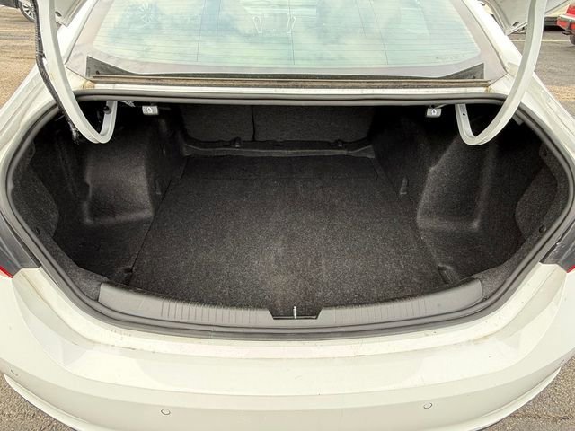 Used 2024 Summit White Chevrolet 1LT image 25