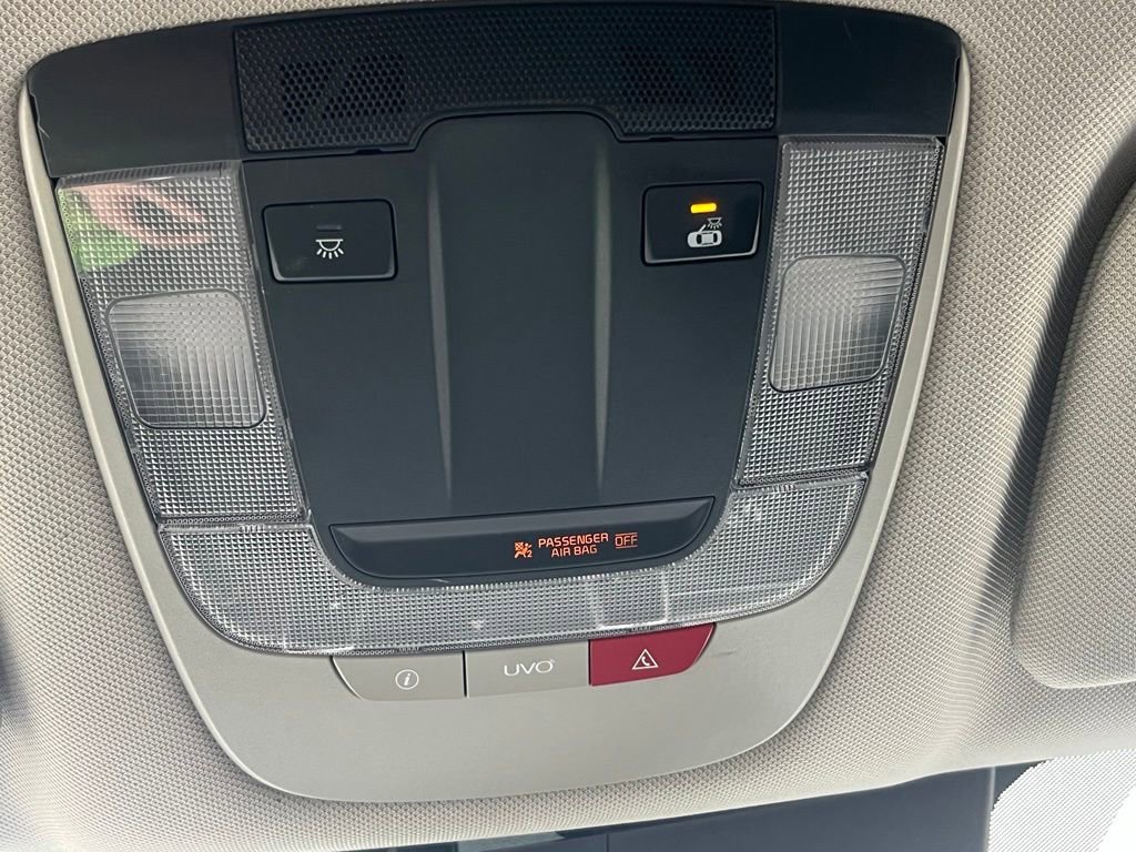 Used 2022 White Kia S image 49