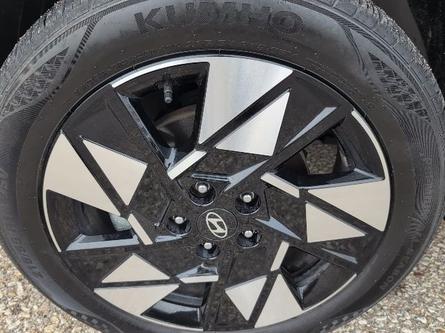 Used 2025 Gray Pearl Hyundai SEL image 22