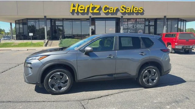 Used 2025 Gray Nissan SV image 5