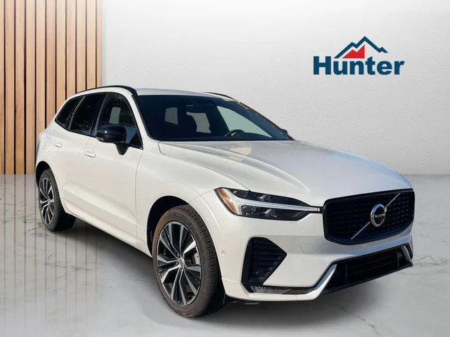 2023 Volvo XC60 B5 Plus Dark Theme