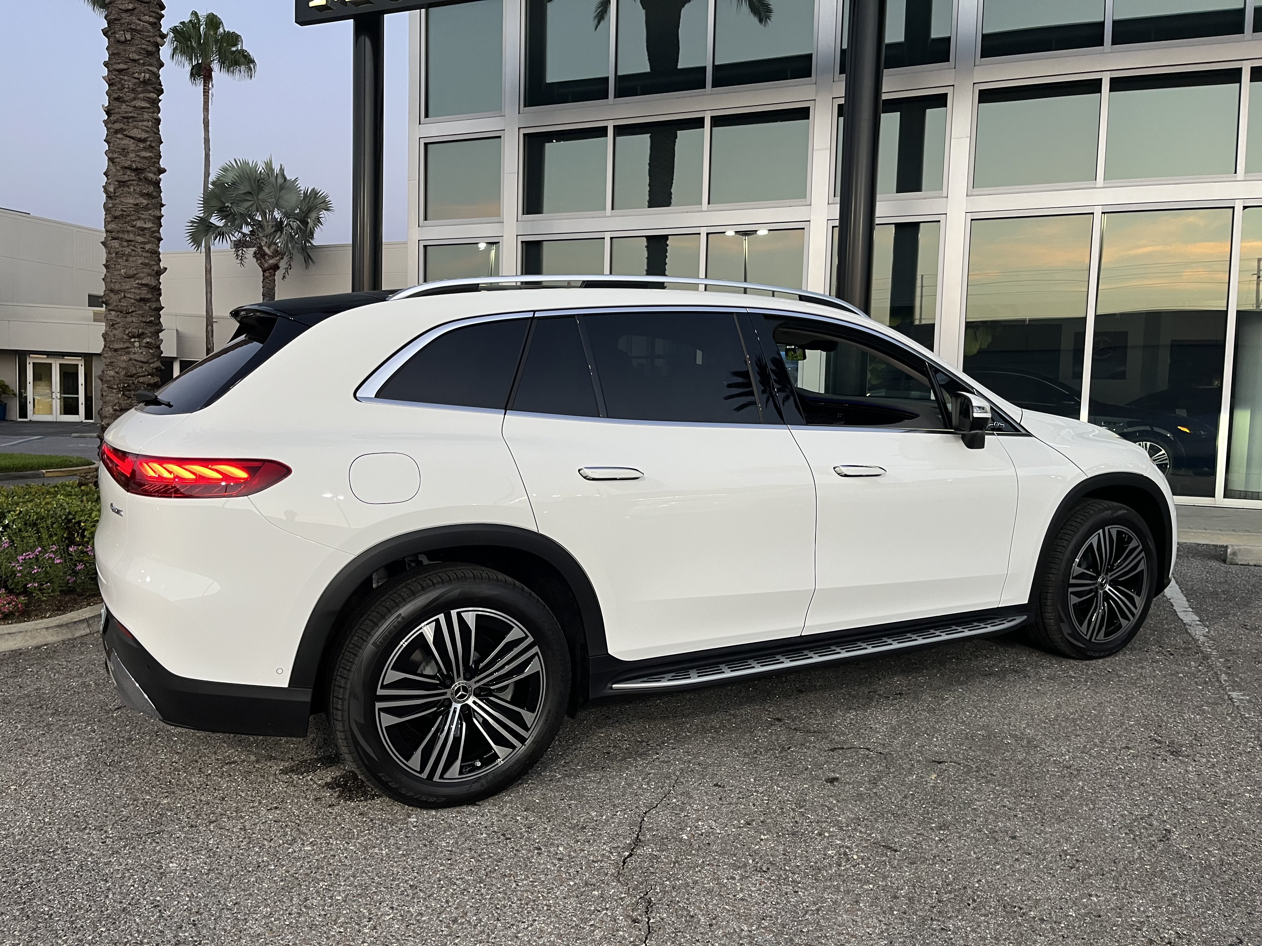 New 2026 POLAR WHITE Mercedes-Benz EQS 400 image 5