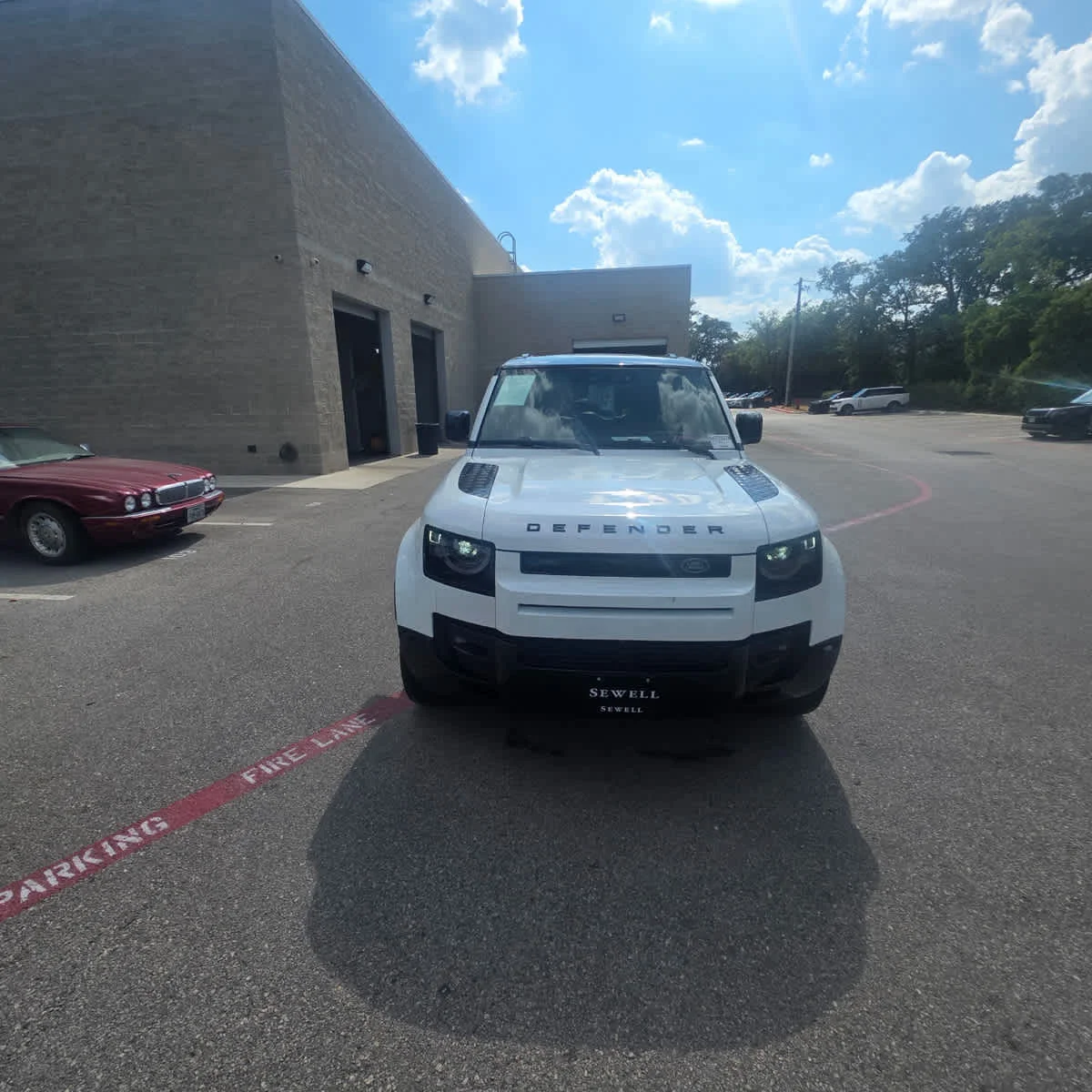Used 2025 Fuji White Land Rover V8 image 4