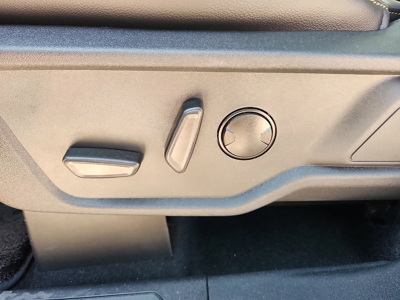 New 2026 Velocity Blue Metallic Ford Badlands® image 16